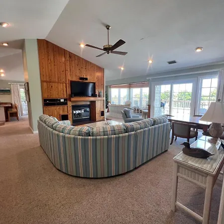 Ships Watch! 6 Bed, Beach, Pool, Sound Sunset View