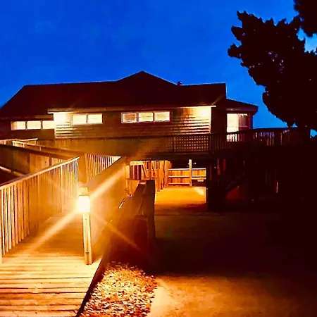 Ships Watch! 6 Bed, Beach, Pool, Sound Sunset View